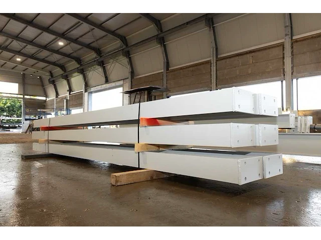 Staalconstructie 10x16 meter met dak en wand - afbeelding 22 van  27