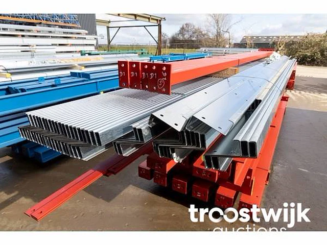 Staalconstructie 12,4x27,1 meter (ca. 336 m2) - afbeelding 8 van  12