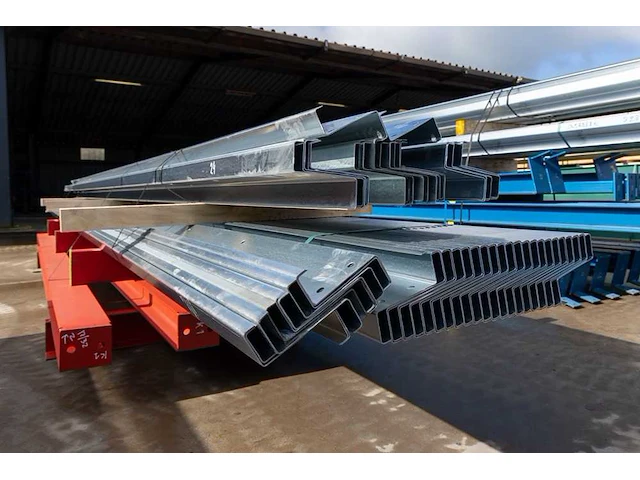 Staalconstructie 12,4x32,5 meter - afbeelding 12 van  16