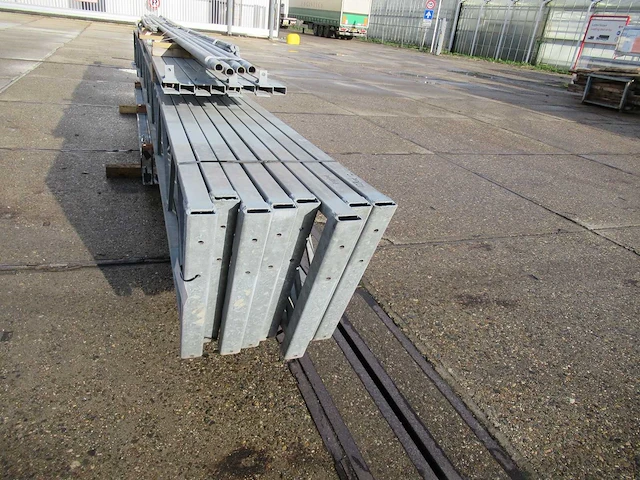 Staalconstructie 12.80 x 12.00 meter (154m2) - afbeelding 4 van  8