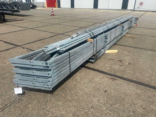 Staalconstructie 12.80 x 12.00 meter (154m2) - afbeelding 1 van  7