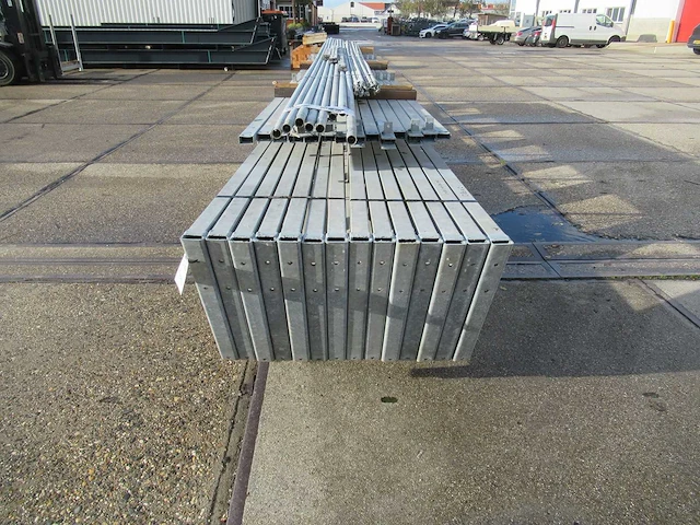 Staalconstructie 12.80 x 24.00 meter (307m2) - afbeelding 2 van  13