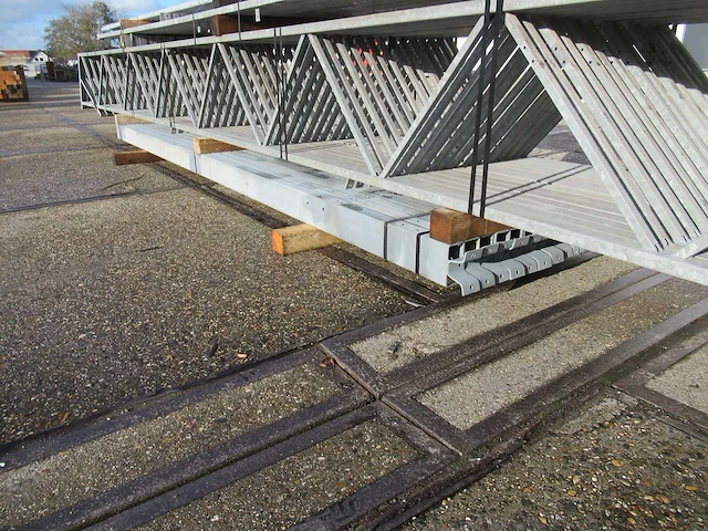 Staalconstructie 12.80 x 24.00 meter (307m2) - afbeelding 4 van  13