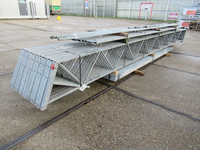 Staalconstructie 12.80 x 24.00 meter (307m2) - afbeelding 1 van  13