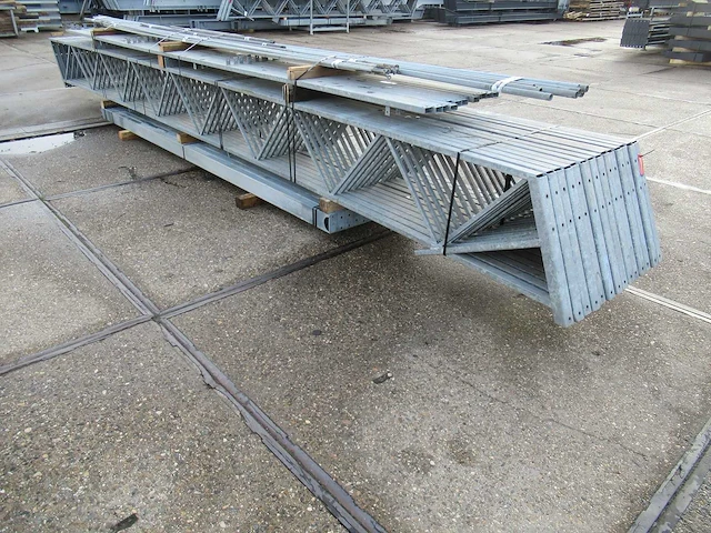 Staalconstructie 12.80 x 24.00 meter (307m2) - afbeelding 9 van  13
