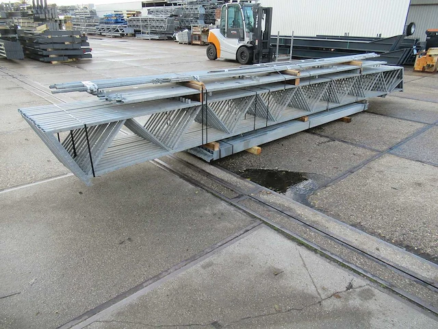 Staalconstructie 12.80 x 24.00 meter (307m2) - afbeelding 11 van  13