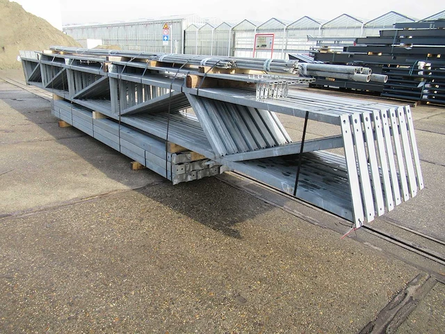 Staalconstructie 12.80 x 28.00 meter (358m2) - afbeelding 1 van  9