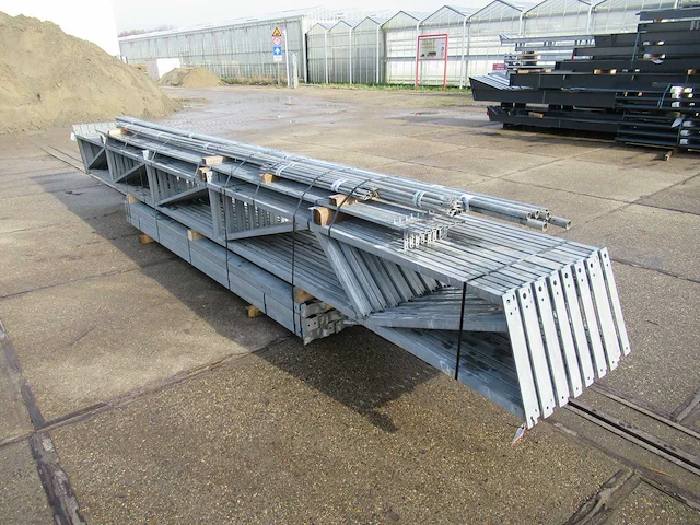 Staalconstructie 12.80 x 28.00 meter (358m2) - afbeelding 2 van  9