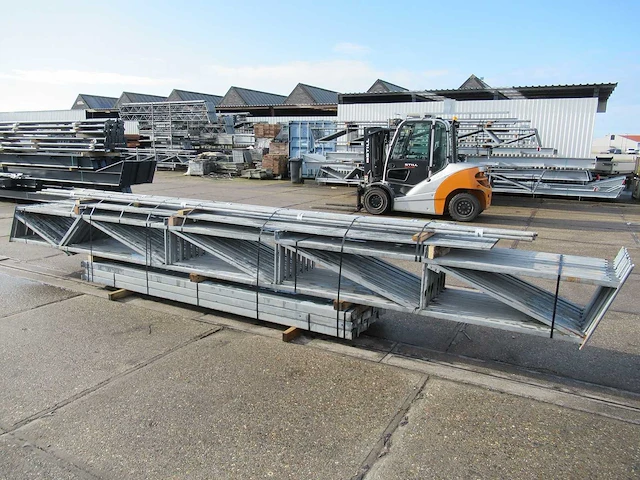 Staalconstructie 12.80 x 28.00 meter (358m2) - afbeelding 6 van  9