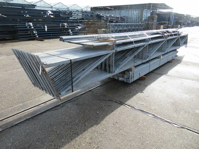 Staalconstructie 12.80 x 28.00 meter (358m2) - afbeelding 8 van  9