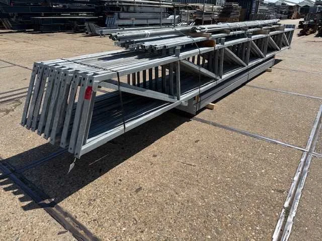 Staalconstructie 12.80 x 28.00 meter (358m2) - afbeelding 1 van  10