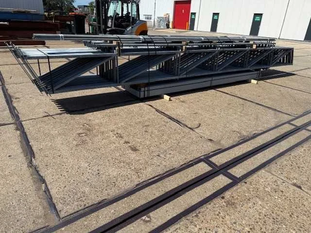 Staalconstructie 12.80 x 28.00 meter (358m2) - afbeelding 7 van  10