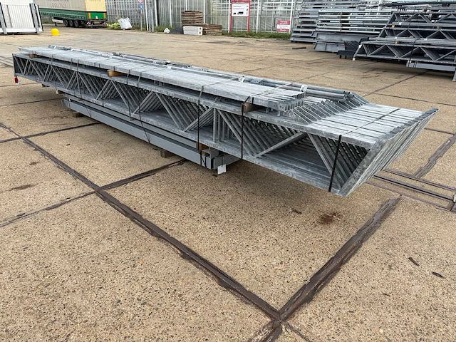 Staalconstructie 12.80 x 28.00 meter (358m2) - afbeelding 4 van  12