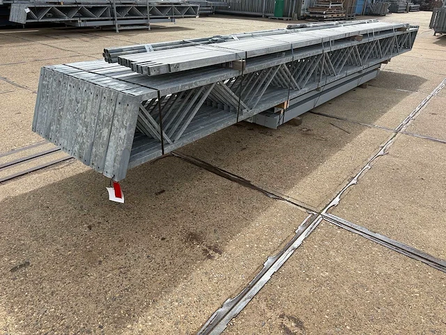 Staalconstructie 12.80 x 28.00 meter (358m2) - afbeelding 1 van  12