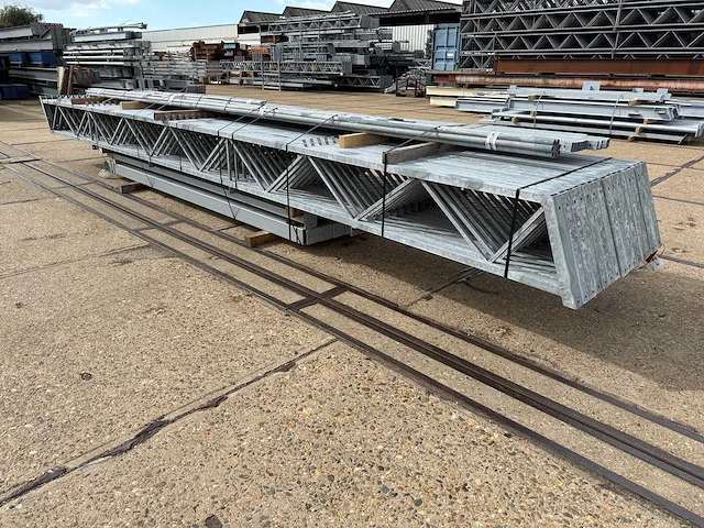 Staalconstructie 12.80 x 28.00 meter (358m2) - afbeelding 9 van  12