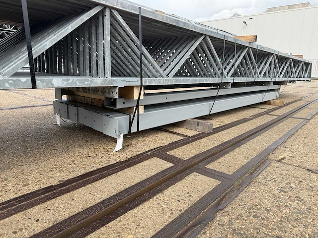 Staalconstructie 12.80 x 28.00 meter (358m2) - afbeelding 11 van  12