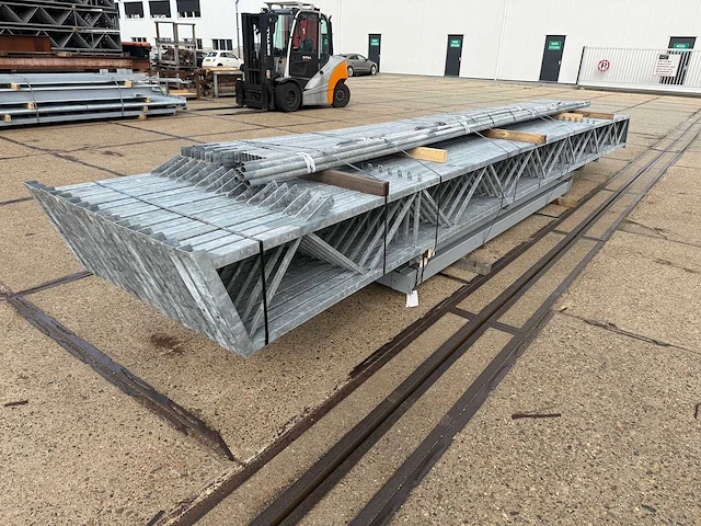Staalconstructie 12.80 x 28.00 meter (358m2) - afbeelding 12 van  12