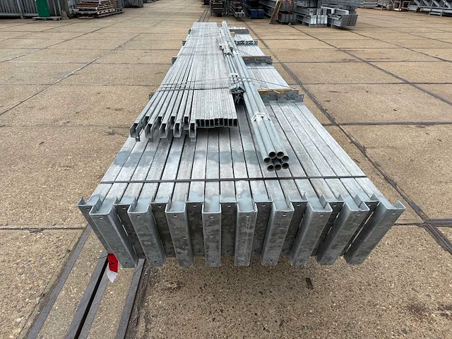 Staalconstructie 12.80 x 32.00 meter (410m2) - afbeelding 8 van  13
