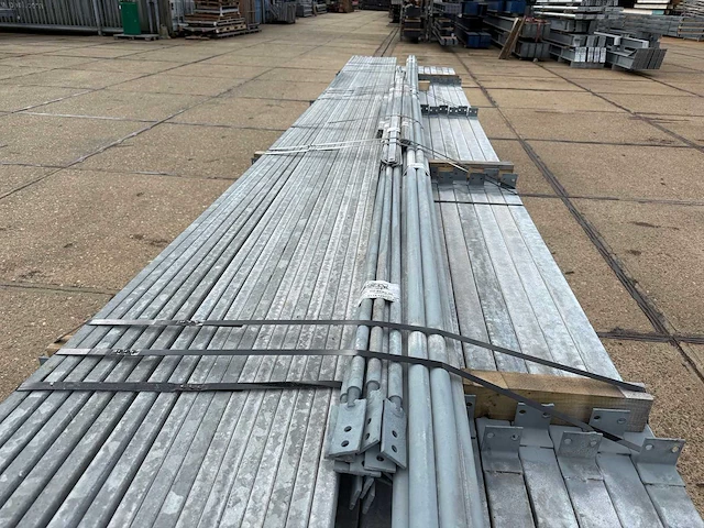 Staalconstructie 12.80 x 32.00 meter (410m2) - afbeelding 9 van  13