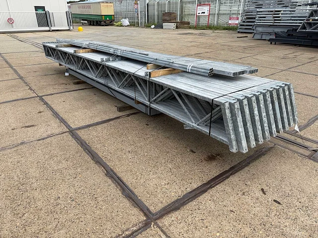 Staalconstructie 12.80 x 32.00 meter (410m2) - afbeelding 12 van  13