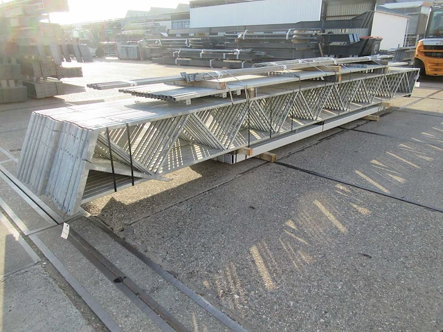 Staalconstructie 12.80 x 32.00 meter (410m2) - afbeelding 7 van  10