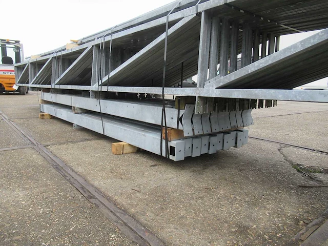 Staalconstructie 12.80 x 36.00 meter (460m2) - afbeelding 4 van  13