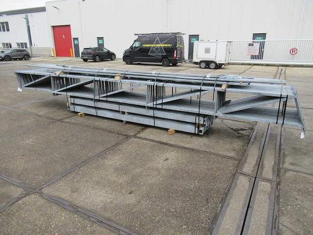 Staalconstructie 12.80 x 36.00 meter (460m2) - afbeelding 5 van  13