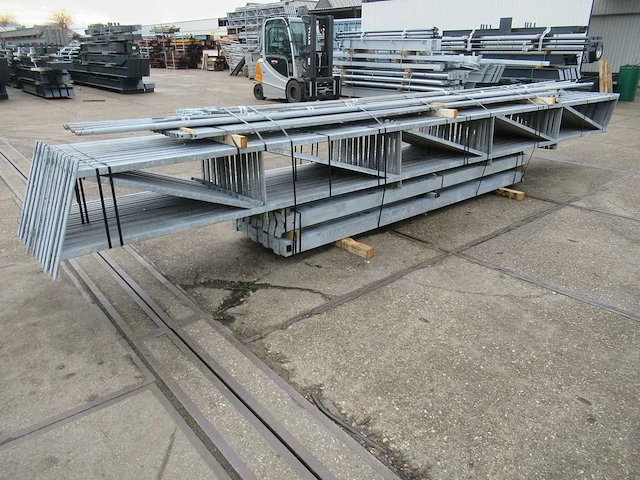 Staalconstructie 12.80 x 36.00 meter (460m2) - afbeelding 6 van  13