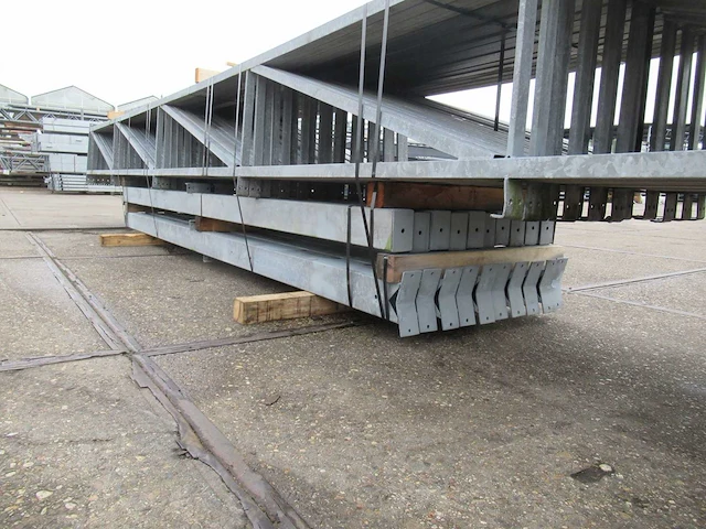 Staalconstructie 12.80 x 36.00 meter (460m2) - afbeelding 11 van  13
