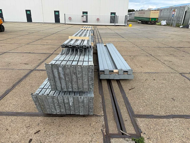 Staalconstructie 12.80 x 36.00 meter (460m2) - afbeelding 2 van  13