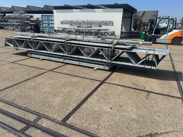Staalconstructie 12.80 x 36.00 meter (460m2) - afbeelding 6 van  10