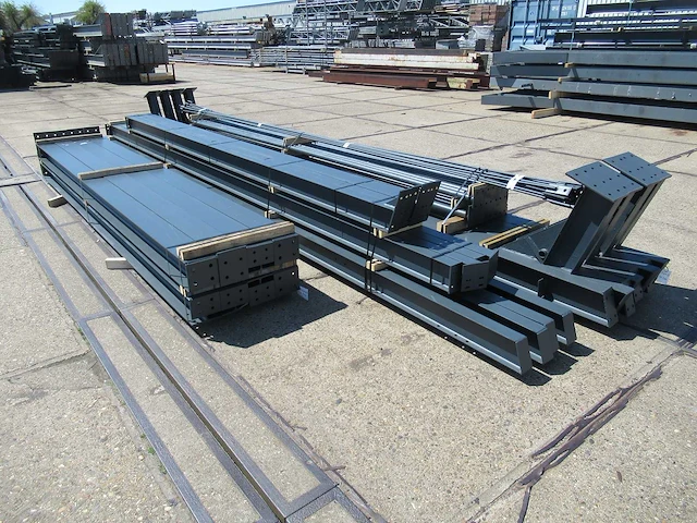 Staalconstructie 13.10 x 25.00 meter (327m2) - afbeelding 12 van  17