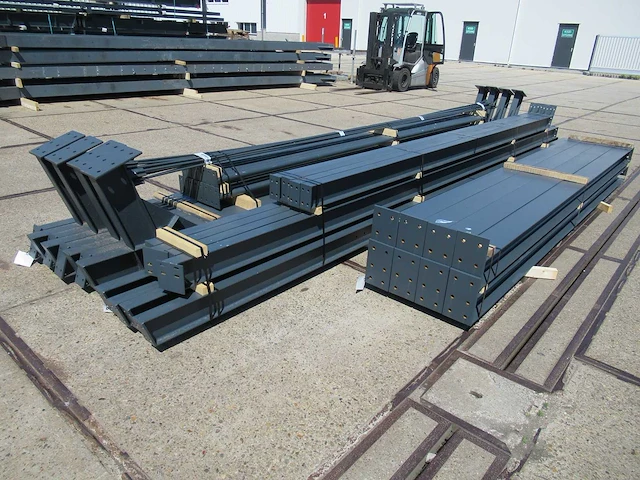 Staalconstructie 13.10 x 25.00 meter (327m2) - afbeelding 1 van  17
