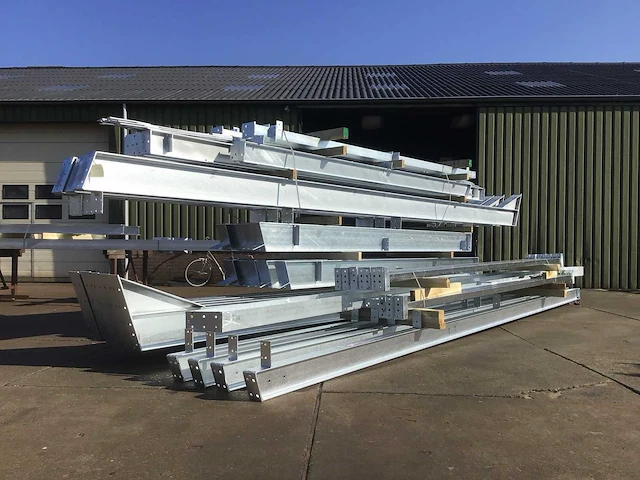 Staalconstructie 13,4x30 meter (ca. 402 m2) - afbeelding 1 van  10