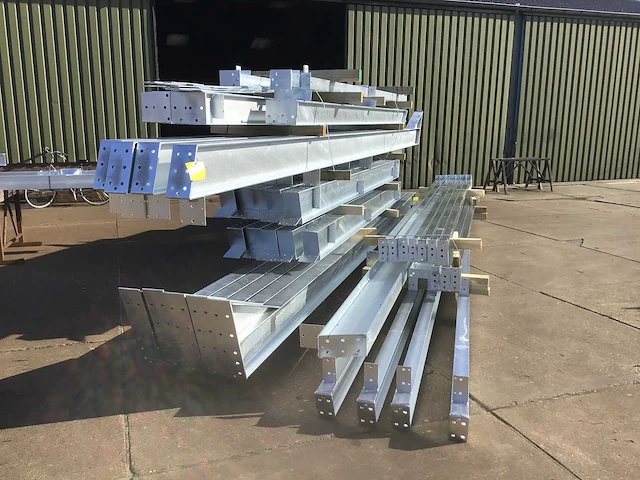 Staalconstructie 13,4x30 meter (ca. 402 m2) - afbeelding 9 van  10