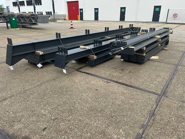 Staalconstructie 14 x 25 meter (350m2) - afbeelding 12 van  13