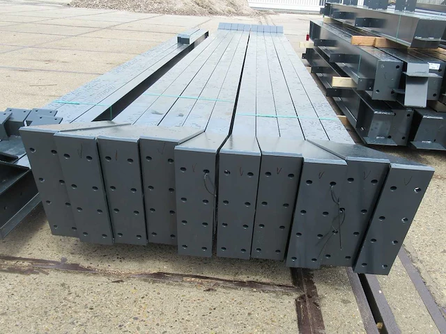 Staalconstructie 15 x 30 meter (450m2) - afbeelding 6 van  18