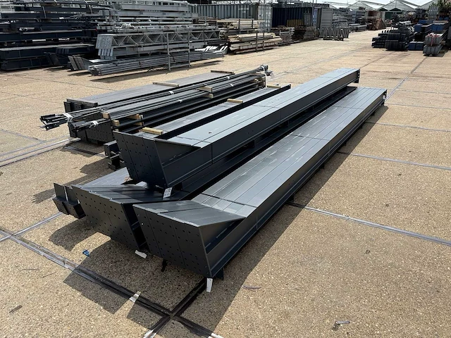 Staalconstructie 15 x 40 meter (600m2) - afbeelding 4 van  12