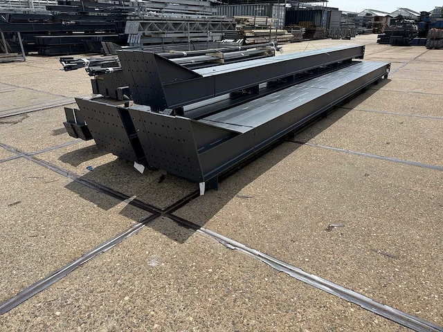 Staalconstructie 15 x 40 meter (600m2) - afbeelding 1 van  12