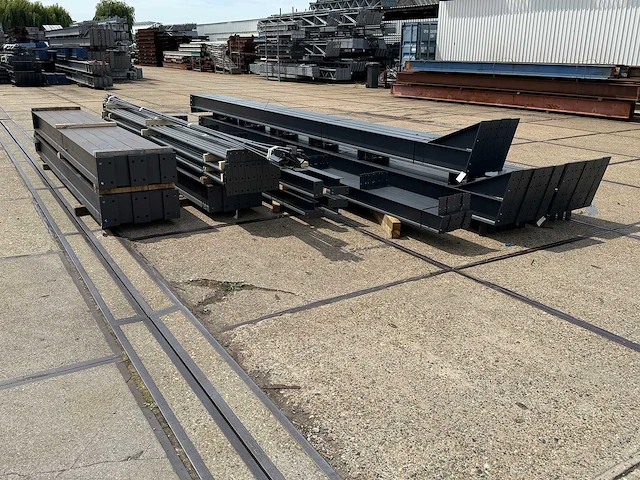 Staalconstructie 15 x 40 meter (600m2) - afbeelding 6 van  12