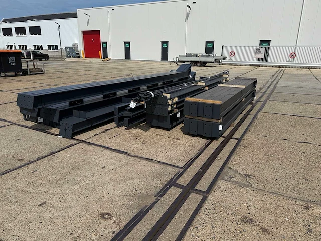 Staalconstructie 15 x 40 meter (600m2) - afbeelding 7 van  12