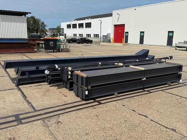 Staalconstructie 15 x 40 meter (600m2) - afbeelding 10 van  12