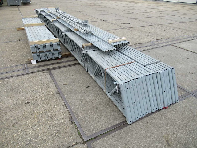 Staalconstructie 15.00 x 28.00 meter (420m2) - afbeelding 11 van  12