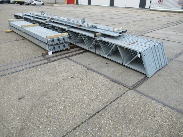 Staalconstructie 15.00 x 28.00 meter (420m2) - afbeelding 12 van  12