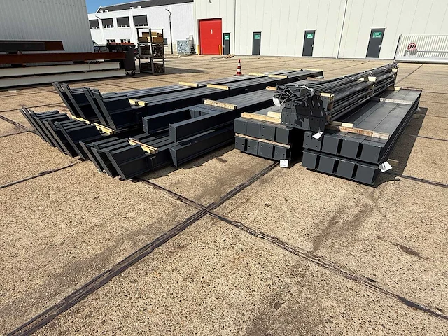 Staalconstructie 15.50 x 45.00 meter (698m2) - afbeelding 11 van  11