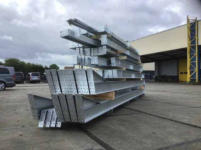 Staalconstructie 15x40 meter (ca. 600 m2) - afbeelding 1 van  10