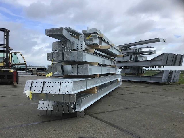 Staalconstructie 15x40 meter (ca. 600 m2) - afbeelding 8 van  10