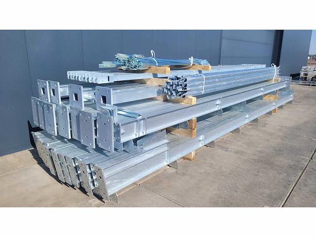 Staalconstructie (16 x 30mtr) - afbeelding 1 van  7