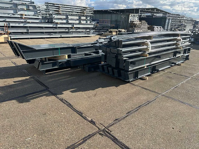 Staalconstructie 16 x 35 meter (560m2) - afbeelding 14 van  19