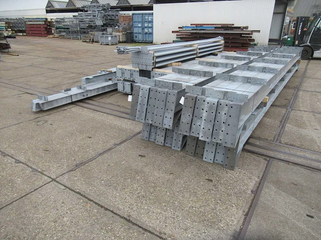 Staalconstructie 17 x 55 meter (935m2) - afbeelding 7 van  18
